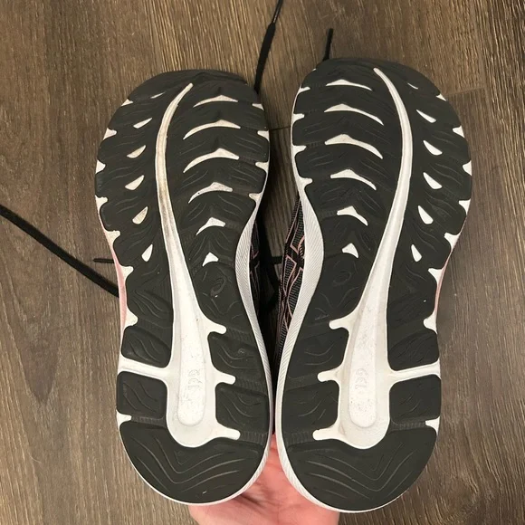 ASICS Black and Gray Running Shoes - Picture 4 of 7